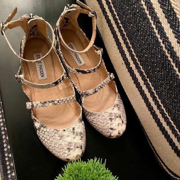 *SOLD* Steve Madden Snake Print Mary Janes 7.5 - Picture 4 of 5